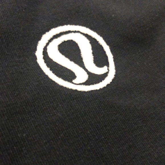 Lululemon retro logo black shorts - Picture 3 of 7